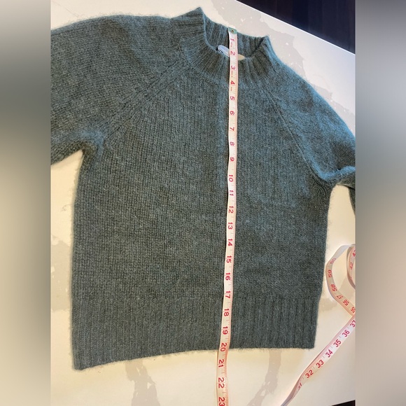 VINCE  cashmere green sweater, size small - Picture 5 of 7